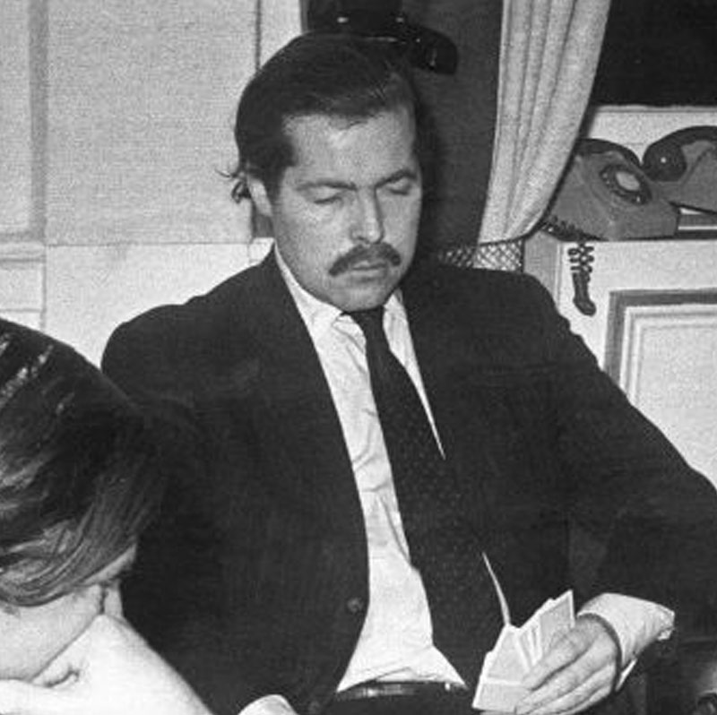 পালিয়ে এক প্রতিবেশীর বাড়িতে আশ্রয় নিয়েছিলেন ভেরোনিকা। সেখান থেকেই পুলিশে খবর দেন। লুকান এর পর নিজের মাকে একটি ফোন করেছিলেন বলে জানতে পেরেছেন তদন্তকারীরা। মাকে তিনি জানিয়েছিলেন, ভেরোনিকার বাড়িতে ভয়ঙ্কর কিছু কাণ্ড হয়েছে। তাই ছেলেমেয়েদের সেই বাড়ি থেকে যেন লুকানের বাড়িতে নিয়ে যাওয়া হয়।