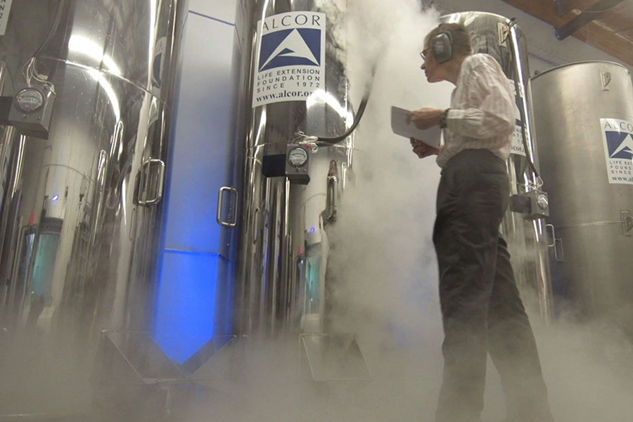 তার পর কম তাপমাত্রাযুক্ত একটি সেলে দেহটি ঢুকিয়ে রাখা হয়। তবে, তাপমাত্রার নিয়ন্ত্রণের দিকে খেয়াল না রাখলে দেহের কোষগুলি নষ্ট হয়ে যাওয়ার সম্ভাবনা বেশি।