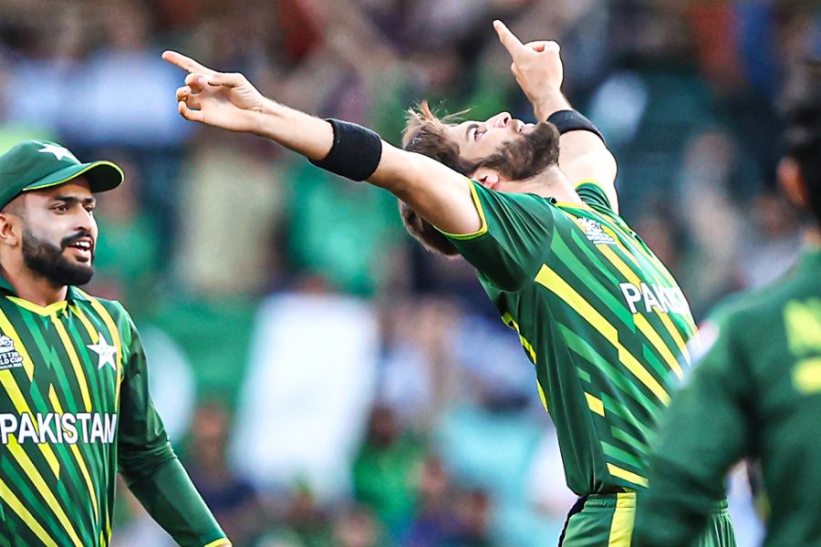 সরাসরি: শাদাবের দুরন্ত থ্রোয়ে ফিরে গেলেন কনওয়ে, দ্বিতীয় উইকেট হারাল নিউজ়িল্যান্ড