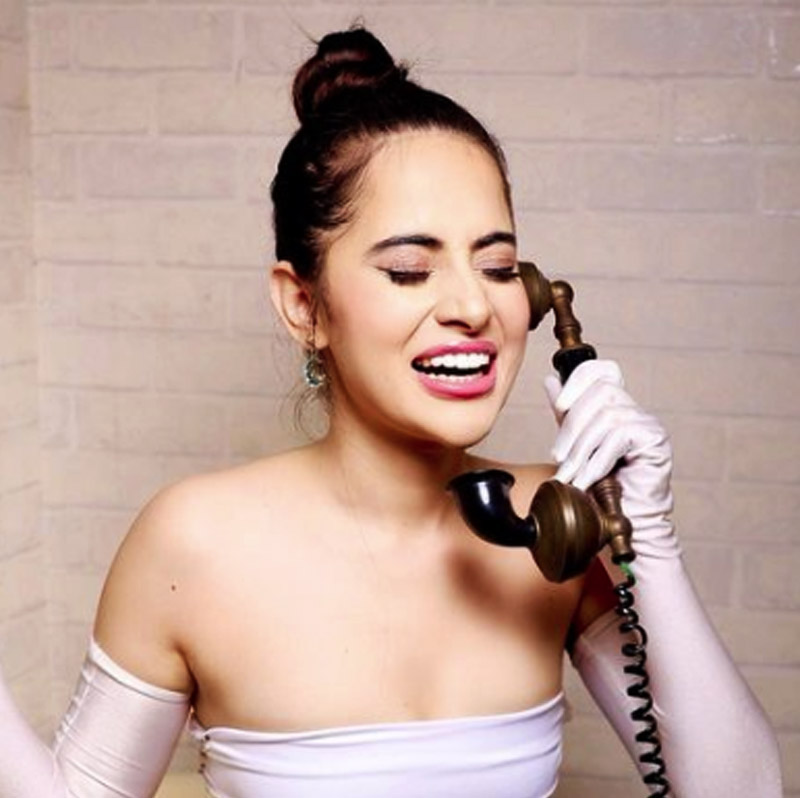 উরফি যে আপাতত সঙ্গী খুঁজছেন না, তা-ও হাবেভাবে বুঝিয়ে দিয়েছেন তিনি। এখন তাঁর মগজে শুধুই নিত্যনতুন ফ্যাশন-ফন্দি। আপাতত, কাজ নিয়েই মজে থাকতে চান উরফি।