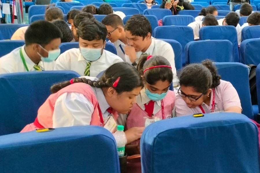 শব্দ জব্দের লড়াই