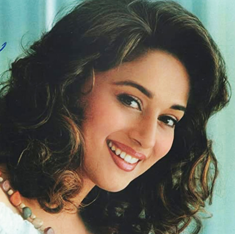 ‘গঙ্গা’ চরিত্রে অভিনয় করতে চান বলে পরিচালককে জানিয়েছিলেন অভিনেত্রী। তখন সুভাষের সঙ্গে তিনটি ছবিতে কাজ করার চুক্তিপত্রে সই করেছিলেন মাধুরী।