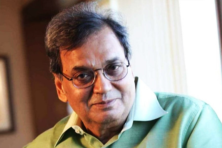 পরিচালককে বিপুল পরিমাণ অর্থ দিতেও রাজি হয়ে গিয়েছিলেন সকলে। কিন্তু বেঁকে বসেন পরিচালক।