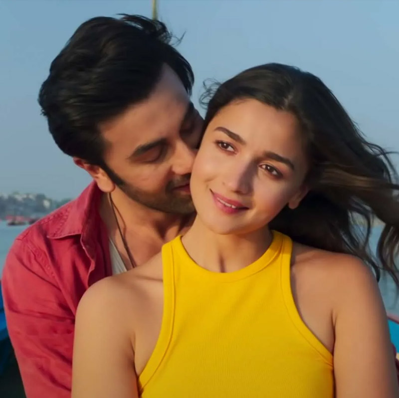 সামনের বছরেই মুক্তি পাবে কর্ণ জোহর পরিচালিত ‘রকি অওর রানি কি প্রেম কাহানি’ ছবিটি। এই ছবিতে অভিনয় করতে দেখা যাবে আলিয়া ভট্ট এবং রণবীর সিংহকে।