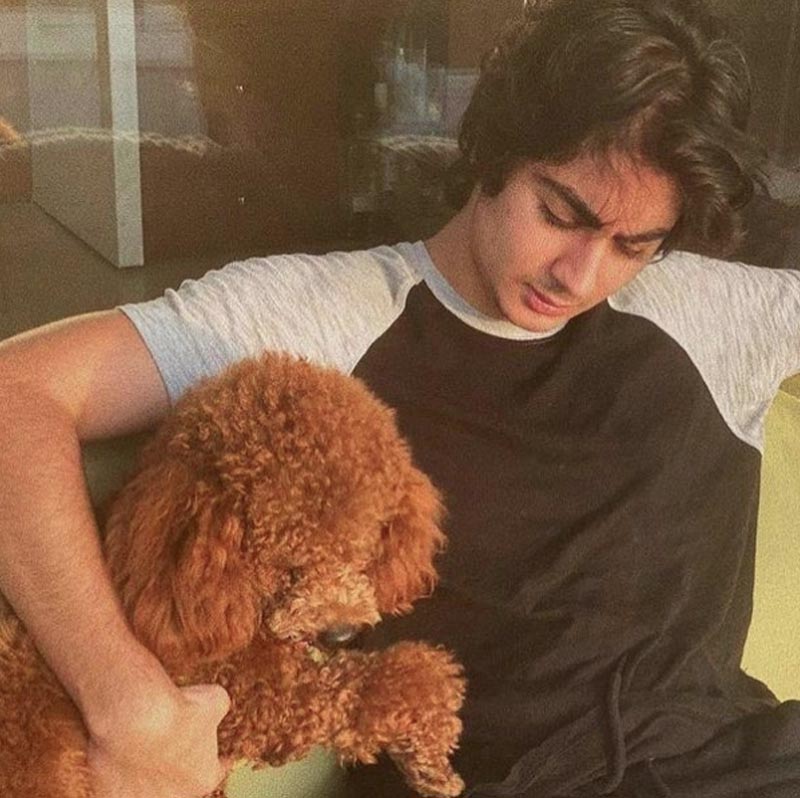 আরবাজ় জানান, এই ছবিতেই কর্ণের সঙ্গে কাজ করেছেন আরহান। সহ-পরিচালক হিসাবে কর্ণের পাশে ছিলেন তিনি। বলিউডে এই প্রথম তাঁর হাতেখড়ি হল।