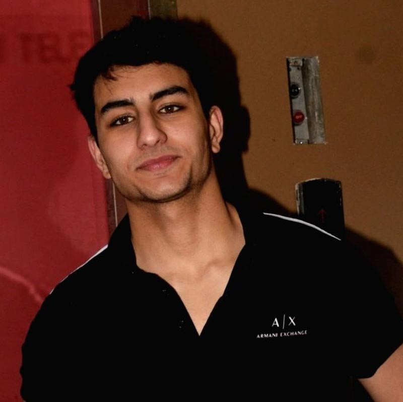 শুধু আরহানই নন, তাঁর সঙ্গে সহ-পরিচালনার কাজে যুক্ত ছিলেন সইফ-পুত্র ইব্রাহিম আলি খানও।