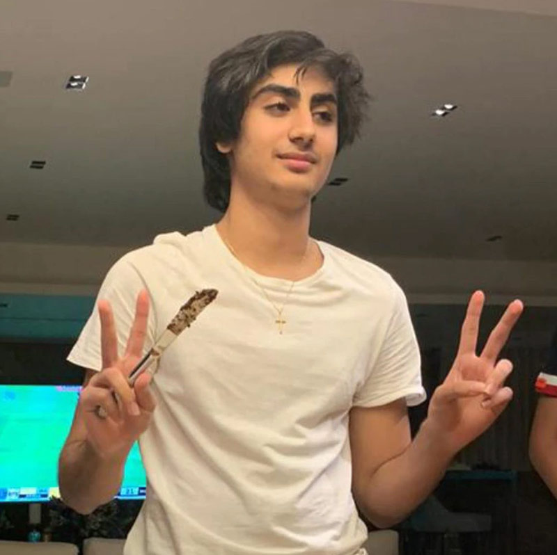 প্রযোজনা এবং পরিচালনায় প্রশিক্ষণ নিলেও বড় পর্দায় কবে আরহানকে দেখা যাবে সে বিষয়ে কোনও মন্তব্য করেননি আরবাজ় খান।