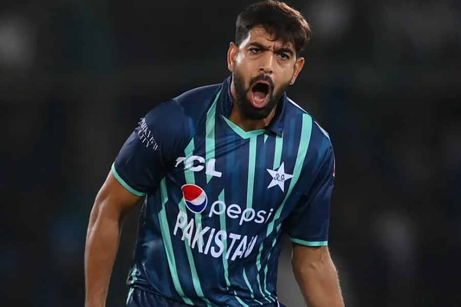 হ্যারিস রফ— নিউজ়িল্যান্ডের বিরুদ্ধে হ্যারিসও কোনও উইকেট পাননি। ৪ ওভার বল করে তিনি ৩২ রান দিয়েছেন। ইকোনমি রেট ৮.০০। তাঁর প্রাপ্য নম্বর ৬।