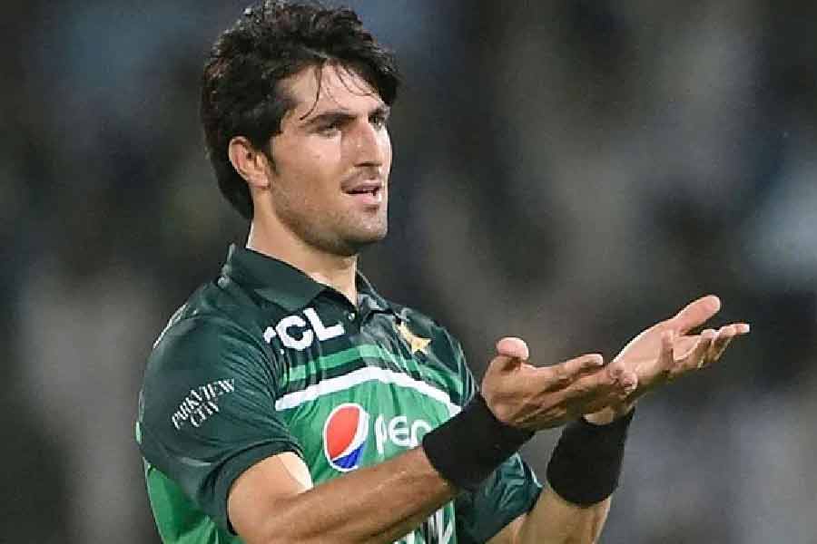 মহম্মদ ওয়াসিম— মহম্মদ ওয়াসিমকে ২ ওভার বল করার সুযোগ দিয়েছিলেন অধিনায়ক বাবর। তিনি মোট ১৫ রান দিয়েছেন (ইকোনমি রেট ৭.৫০)। কোনও উইকেট পাননি। তাঁর প্রাপ্য নম্বর ৬। 