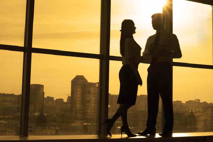 নিজের মুগ্ধতার জায়গাটা কী এবং কোথায় তার সীমানা, সেটা নিজে পরিষ্কার বুঝুন। 