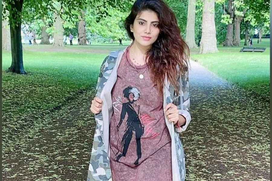 ব্যবসায়ী বাবা এবং রেলের চাকুরে মায়ের একমাত্র সন্তান রিভাবা। পড়াশোনা করেছিলেন মেকানিকাল ইঞ্জিনিয়ারিং নিয়ে। তবে পড়াশোনার ফাঁকেই বাবার দু’টি স্কুলের পরিচালনার দায়িত্বও সামলাতেন রিভাবা। 