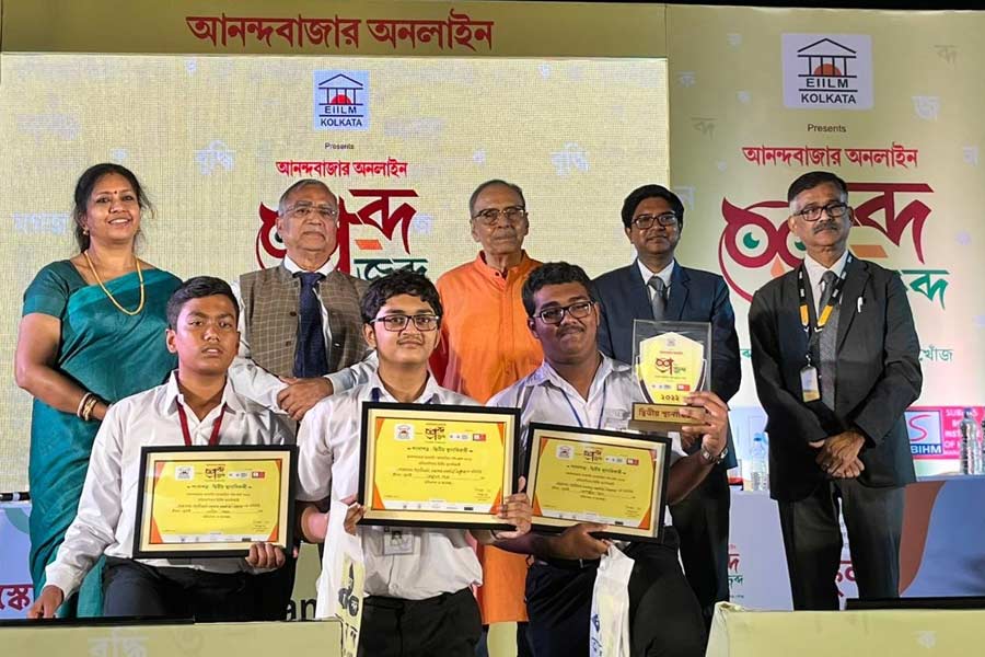 প্রথম ধাপে মেধার ভিত্তিতে রাজ্যের ১০১টি স্কুল বেছে নেওয়া হয়েছিল।