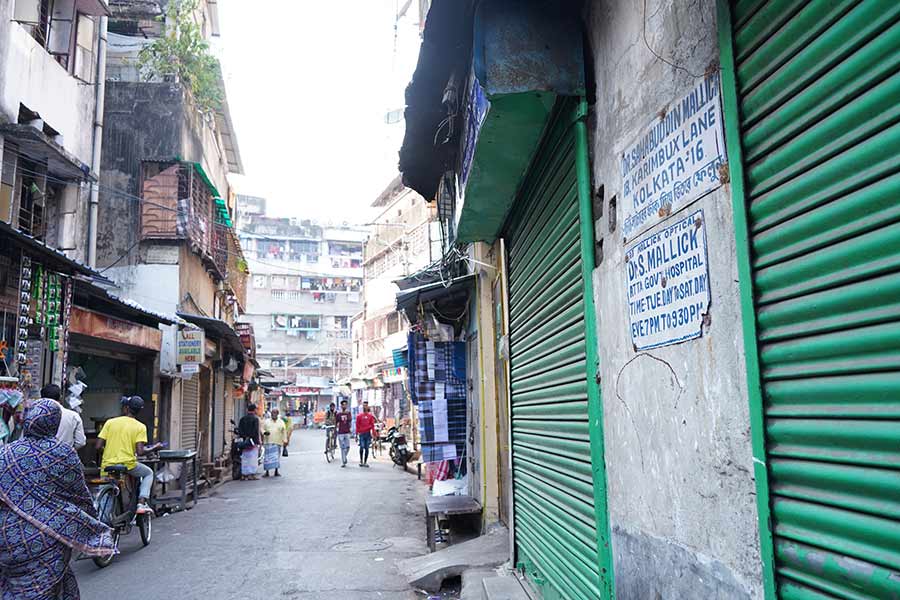 তালতলার করিম বক্স খানসামা লেনের নাম সম্পূর্ণ বদলে না গেলেও এখন তা করিম বক্স লেন নামে পরিচিত। শেখ করিম বক্স প্রথমে ছিলেন গভর্নর জেনারেল লর্ড ডালহাউসির খানসামা। ডালহাউসির পর তিনি আরও ৭ জন গভর্নর জেনারেলের হেঁশেলের দায়িত্বে ছিলেন।