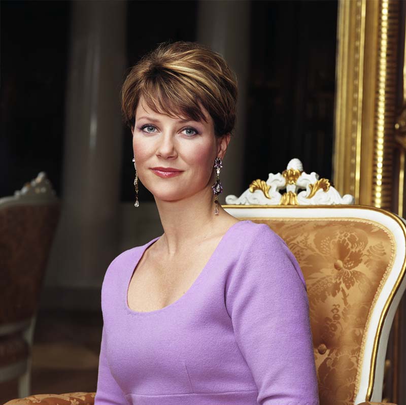 মার্থা বলেন, ‘‘আধ্যাত্মিকতা, প্রাণীদের সঙ্গে ঘনিষ্ঠতা, যোগব্যায়াম এবং ধ্যান গুরুত্বপূর্ণ বিকল্প ওষুধ হতে পারে। পরিপূরক হতে পারে বন্ধুত্বপূর্ণ হাত, একটি আকুপাংচারের সূচ এমনকি একটি পাথরও।’’