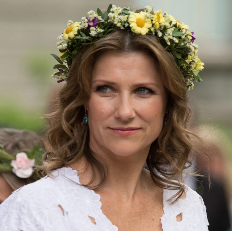 যদিও এই মতামত তাঁর ব্যক্তিগত এবং এই কারণেই তিনি নিজেকে রাজপরিবার থেকে আলাদা করে নিয়েছেন বলেও তাঁর দাবি।