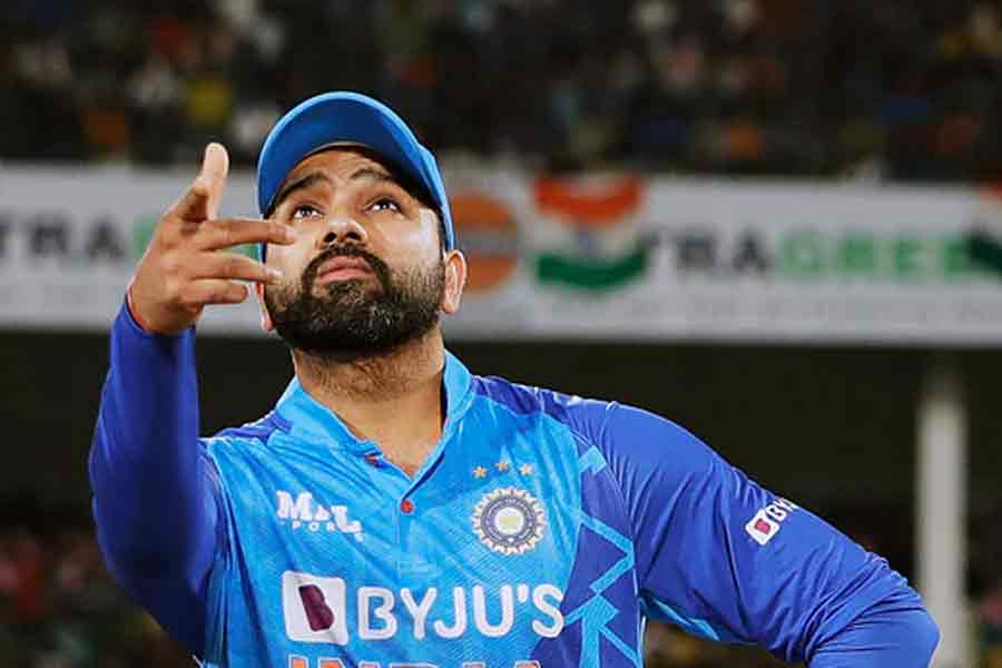 সরাসরি: টি-টোয়েন্টি বিশ্বকাপের সেমিফাইনালে টস হেরে ব্যাট করবে ভারত, দলে কারা?