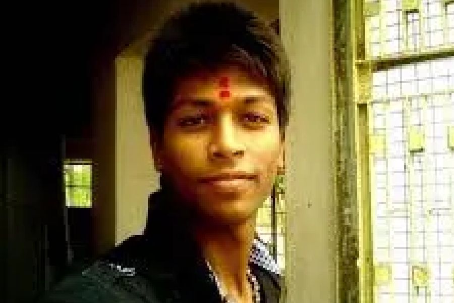 ব্যাট হাতে ঝড় তোলেন এই ক্রিকেটার।