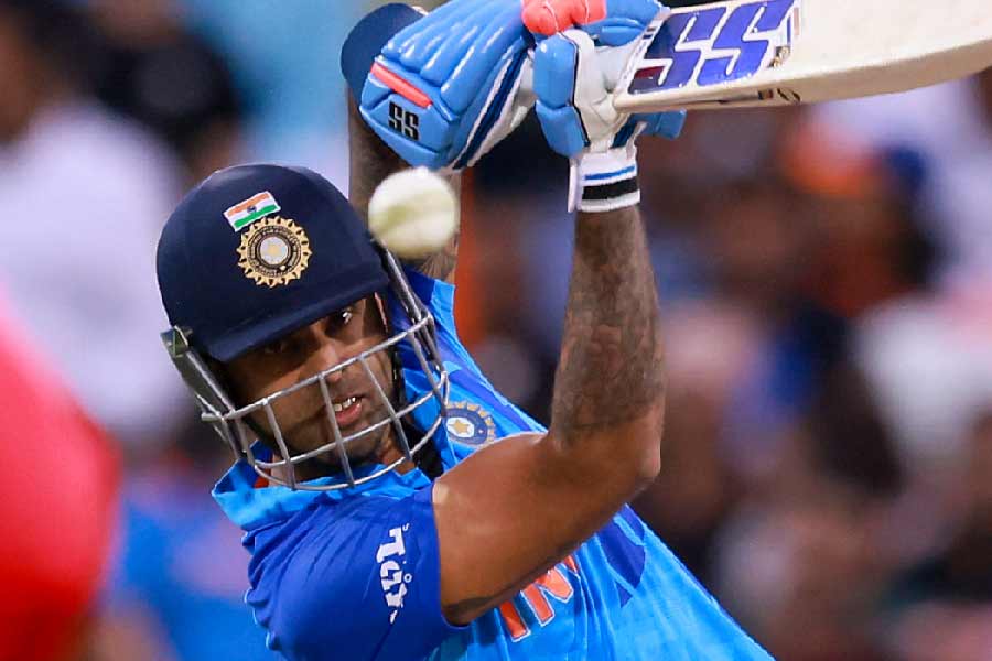 সেমিফাইনালে কেমন খেললেন ভারতের ব্যাটাররা? দশের মাপকাঠিতে কার প্রাপ্য কত? রোহিত, বিরাট, সূর্যকুমারদের মার্কশিট তৈরি করল আনন্দবাজার অনলাইন।