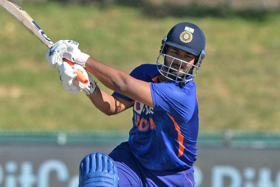 ঋষভ পন্থ— শেষ ওভারে হার্দিক পাণ্ড্যর সঙ্গে ভুল বোঝাবুঝিতে রান আউট হয়ে সাজঘরে ফেরেন ঋষভ। তার আগে ৪ বলে ৬ রান করতে পেরেছেন। তাঁর নামের পাশে রয়েছে একটি বাউন্ডারি। তিনি পাচ্ছেন ৩।