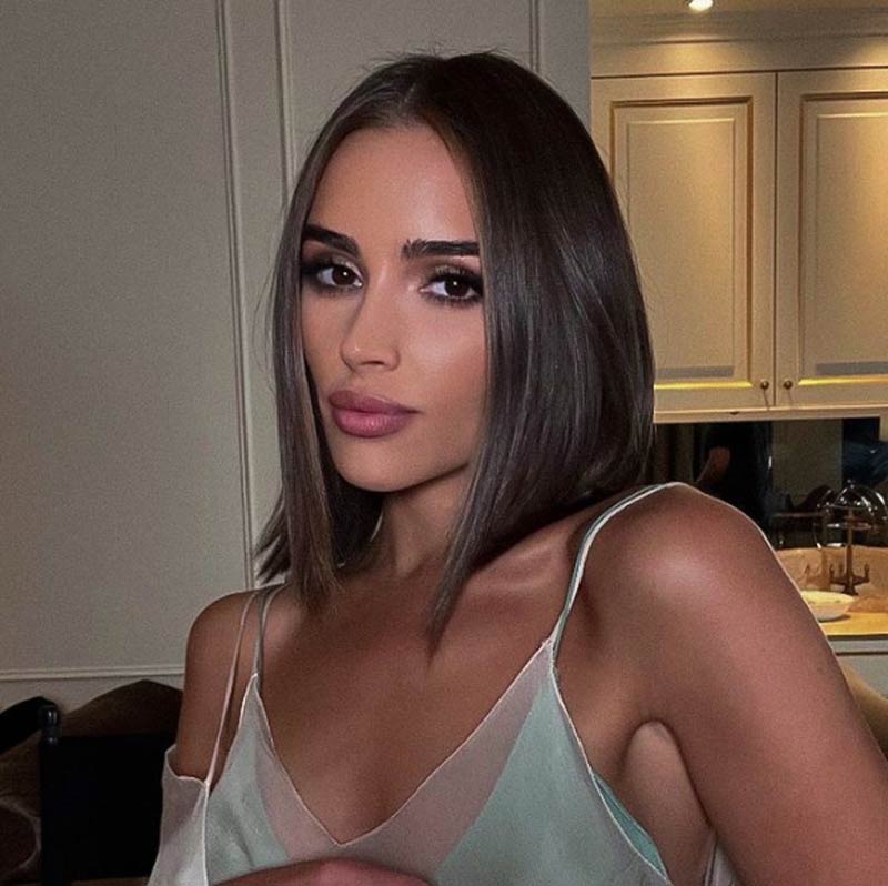 অলিভিয়া বলেন, ‘‘মন থেকে আপনাকে ভালবাসবে এমন কাউকে খুঁজে পাওয়া এই ইন্ডাস্ট্রিতে খুব কঠিন। কারণ, সম্পর্ক টিকে না থাকার হাজার কারণ রয়েছে। আমি নিকের জন্য সত্যিই ভীষণ খুশি। সকলেই যেন ভালবাসা এবং আনন্দে থাকে। এটুকুই আমার চাওয়া।’’