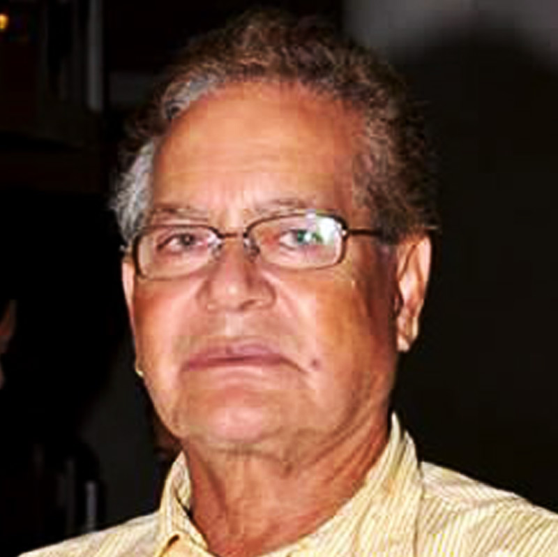 কথা প্রসঙ্গে পুরনো দিনের কথাও উল্লেখ করেন তিনি। সেলিম জানান, এই প্রজন্মের অভিনেতাদের মধ্যে খুব অহঙ্কার। ‘‘আজকাল অভিনেতাদের মধ্যে সহ্যক্ষমতা এবং ধৈর্যশক্তি কম রয়েছে। ছোট ছোট জিনিস নিয়ে তাঁরা কষ্ট পায়। এক অভিনেতা অন্য অভিনেতাকে তাঁর প্রাপ্য সম্মানটুকুও দেন না’’ বলেছিলেন সেলিম।