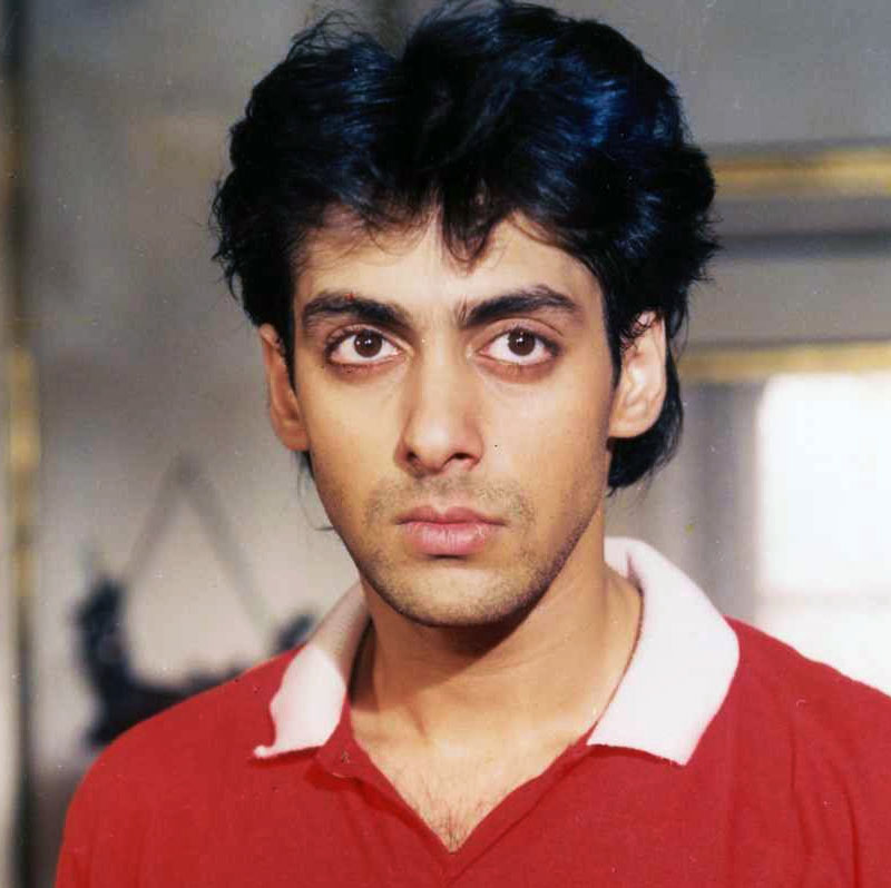 ১৯৮৮ সালে ‘বিবি হো তো অ্যায়সি’ ছবির মাধ্যমে বড় পর্দায় পা রাখেন সলমন।