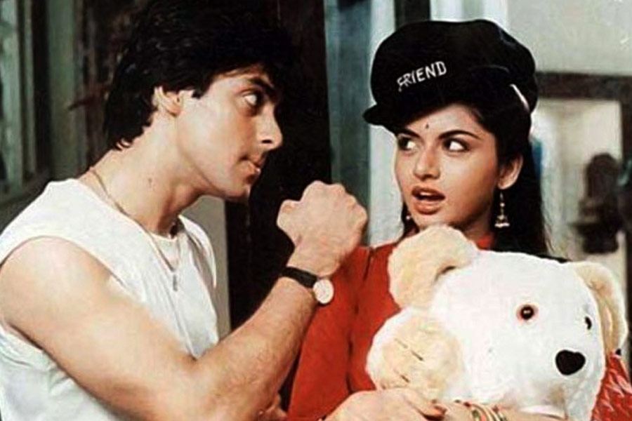 এক বছর পর ‘ম্যায়নে প্যার কিয়া’ ছবিতে অভিনয় করে সলমন বলিউডে তাঁর জায়গা করে নিয়েছিলেন। সলমন-ভাগ্যশ্রীর জুটি দর্শকের মনে ছাপ ফেলেছিল।