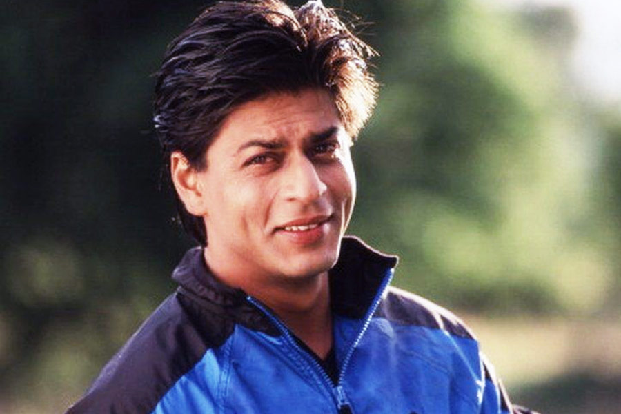 সলমন যখন কেরিয়ারে সাফল্যের সিঁড়িতে উঠতে শুরু করেছেন, সেই সময় শাহরুখ ছোট পর্দা ছেড়ে পা রাখেন বলিপাড়ায়।