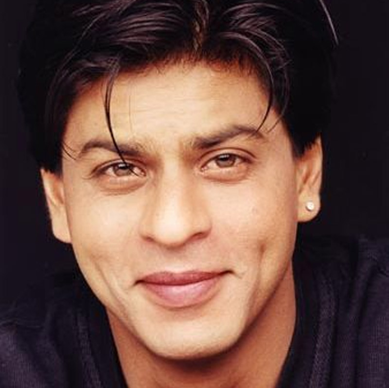 তার পর আর পিছন ফিরে তাকাতে হয়নি অভিনেতাকে। একের পর এক ব্লকবাস্টার উপহার দিয়ে গিয়েছেন দর্শকদের।