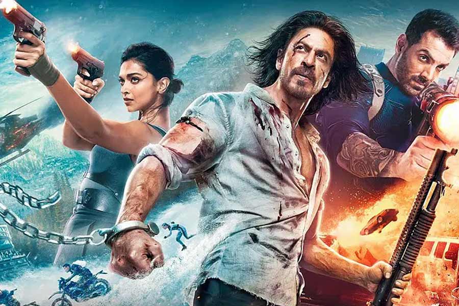 আসন্ন বছরে মুক্তি পাচ্ছে ‘পঠান’ ছবিটি। মুখ্যচরিত্রে অভিনয় করতে দেখা যাবে শাহরুখ খান, দীপিকা পাড়ুকোন এবং জন আব্রাহামকে।