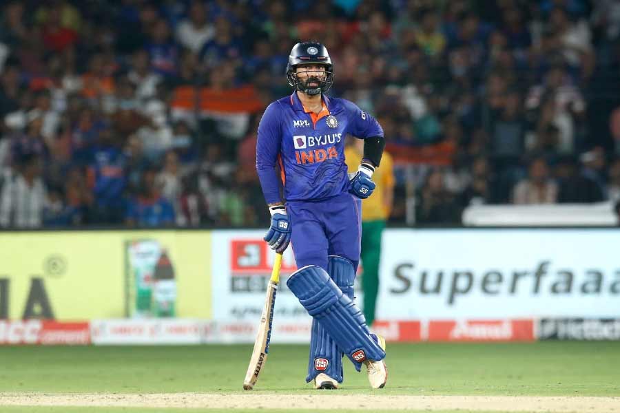 ৩৭ বছরের কার্তিক ২০২৪ সালের টি২০ বিশ্বকাপে ফের খেলার সুযোগ পাবেন, এমনটা জোর দিয়ে বলতে পারছেন না প্রায় কেউই। কার্তিকও হয়তো আগামী বিশ্বকাপের আগেই স্বল্প দৈর্ঘ্যের ক্রিকেট থেকে অবসর ঘোষণা করে ফেলবেন। 