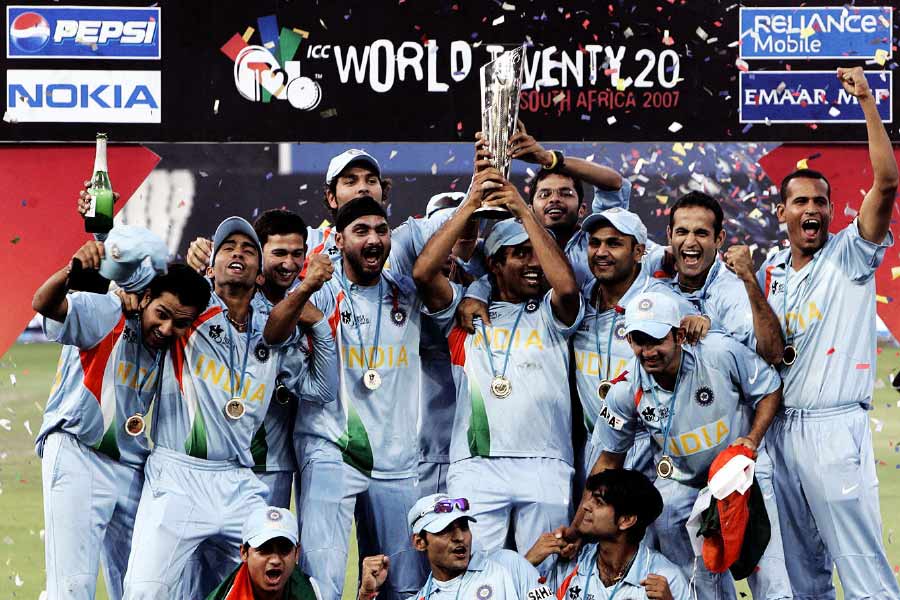 ২০০৭ সালের জয় দিয়ে টি২০ বিশ্বকাপের যাত্রা শুরু করেছিল ভারত। মহেন্দ্র সিংহ ধোনির নেতৃত্বে সে বছর ফাইনালে পাকিস্তানকে হারিয়ে বিশ্বসেরা হয়েছিলেন যুবরাজ সিংহ, গৌতম গম্ভীর, রবিন উত্থাপ্পারা। রোহিত শর্মাও সেই দলে ছিলেন। 
