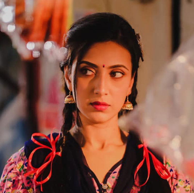 বার বার বিভিন্ন নায়কের সঙ্গে নাম জড়িয়েছে মিমের। যদিও সম্পর্কের কথা কখনও স্বীকার করেননি। অবশেষে ২০২১ সালে ফাঁস করেন তাঁর সম্পর্কের কথা। বাগ‌্দানের কথাও ঘোষণা করেন। 