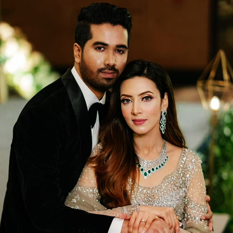 চলতি বছরের শুরুতে ঢাকার একটি পাঁচতারায় বিয়েটাও সেরে ফেলেন মিম। স্বামীর নাম সানি পোদ্দার। তিনি এক জন ব্যাঙ্কার।