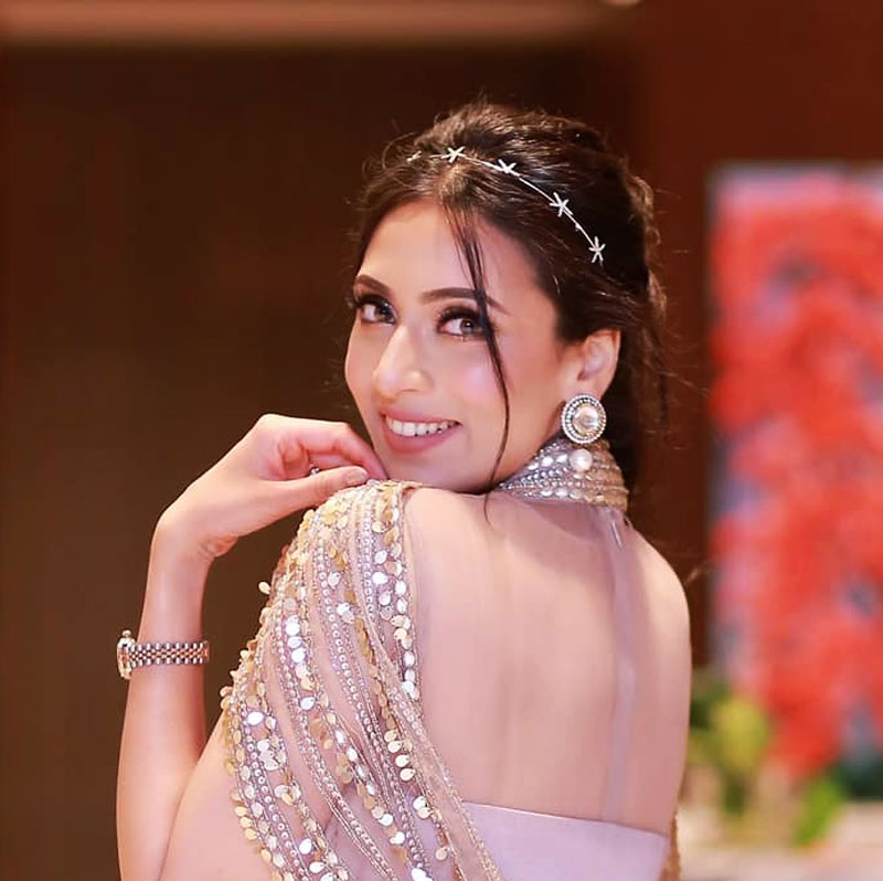 পরে সংবাদমাধ্যমকে মিম জানিয়েছিলেন, ছ’বছর ধরে সম্পর্কে রয়েছেন দু’জন। সানির সঙ্গে পরিচয় করিয়েছিলেন তাঁর এক বান্ধবী। ফেসবুকের মাধ্যমেই হয়েছিল সেই আলাপ। তার পর তা থেকে প্রেম, বিয়ে।