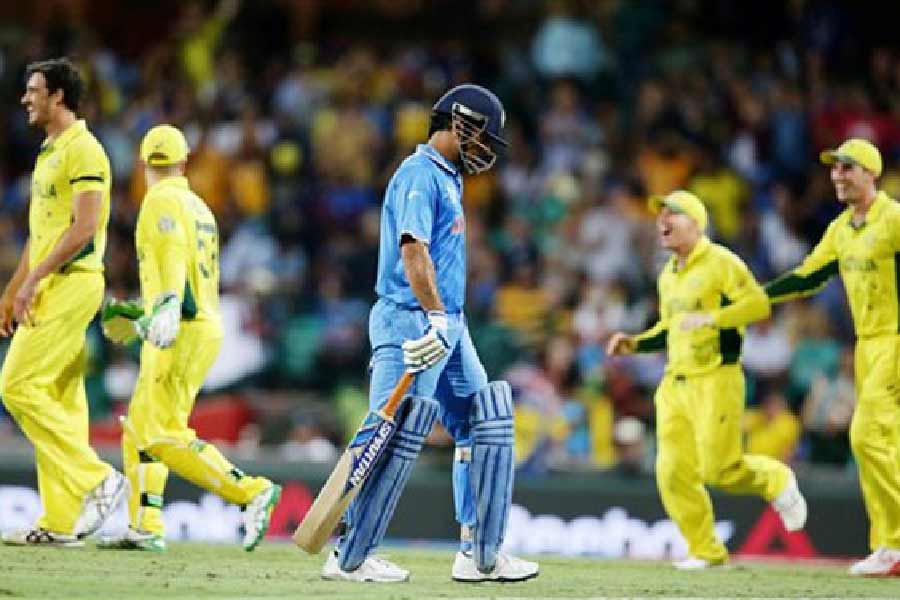২০১৫ সালে আইসিসি বিশ্বকাপেও ভারতকে হারের অপমান সহ্য করতে হয়েছিল। বিশ্বকাপের সেমি ফাইনালে পৌঁছে অস্ট্রেলিয়ার কাছে হেরে বিশ্বকাপ থেকে ছিটকে যায় ভারতীয় দল।