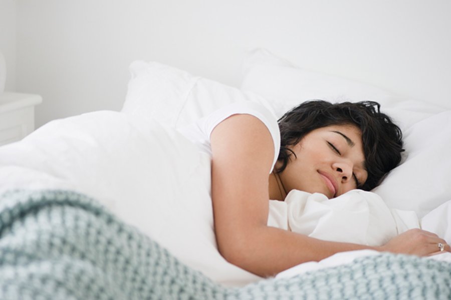 আলো না নিভিয়েই শুয়ে পড়েন রাতে? সাবধান!