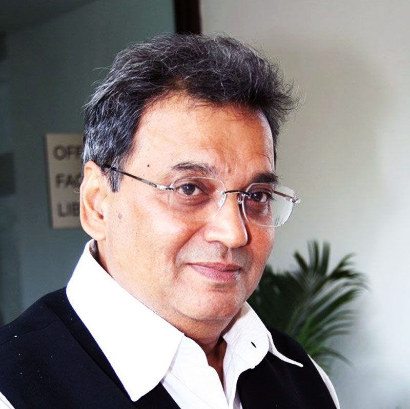 ছবির নামও ঠিক করে ফেলেছিলেন তিনি— ‘দেবা’। ছবির জন্য বেশ কিছু অ্যাকশন দৃশ্য এবং একটি গানও শুট করে ফেলেছিলেন তিনি। কিন্তু মতভেদের কারণে এই ছবির কাজ এই ছবির কাজ আর এগোয়নি।