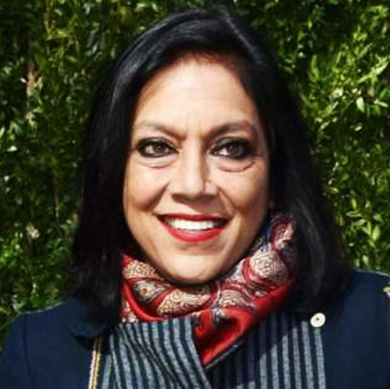 মীরা নায়ারের পরিচালনায় মুক্তি পাওয়ার কথা ছিল গ্যাংস্টার ড্রামা ঘরানার ছবি ‘শান্তারাম’। 