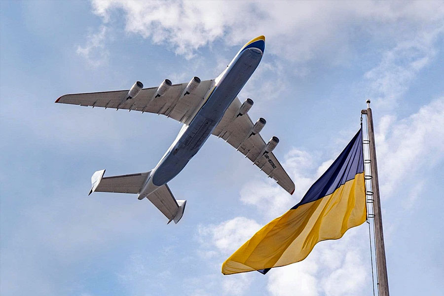 এই মডেল বিক্রির টাকায় ফের নতুন করে গড়ে তোলা হবে ম্রিয়া। বিমানটির যে কর্মীরা রুশ হামলায় ঘরবাড়ি হারিয়েছেন, তাঁদের বাড়িও তৈরি করে দেওয়া হবে এই টাকায়। এই টাকায় ইউক্রেনের বিমানচালকদের প্রশিক্ষণও দেওয়া হবে।