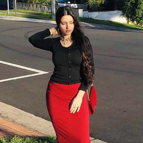 ভাইরাল এই তরুণী তাঁর ইনস্টাগ্রাম বায়োতে নিজেকে ‘অস্ট্রেলিয়ান পঞ্জাবান’ বলে পরিচয় দিয়েছেন। 