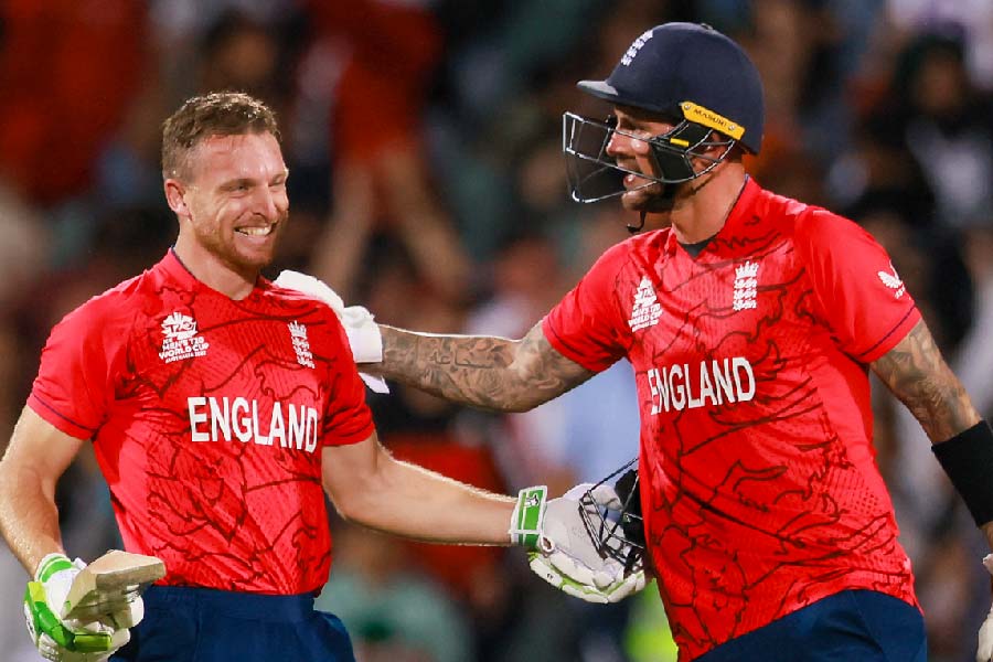 সাম্প্রতিক সময়ে গুরুত্বপূর্ণ খেলোয়াড়দেরও বিশ্রামে পাঠাতে দেখা গিয়েছে ইংল্যান্ড দলকে। এই কারণেই ২০২১ সালে ভারতের মাটিতে হওয়া ইংল্যান্ড-ভারত টেস্ট সিরিজের মাঝখানেই ইংল্যান্ডে ফিরে যেতে দেখা গিয়েছিল বাটলার, মইন আলির মতো খেলোয়া়ড়দের।  ইংল্যান্ড জানত এই সিদ্ধান্ত ওয়ার্ল্ড টেস্ট চ্যাম্পিয়নশিপ ফাইনালে তাদের জন্য বিপদ ডেকে আনতে পারে। হয়েও ছিল তাই। ইংল্যান্ডকে হারিয়ে ফাইনালে পৌঁছয় ভারত।