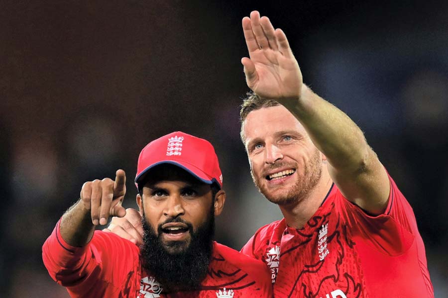 ইংরেজদের যুক্তি ছিল, ক্রিকেটারদের মানসিক সুস্থতা বেশি গুরুত্বপূর্ণ।  যাতে খেলোয়াড়রা সতেজ থাকেন তা সব সময়ই মাথায় রাখা উচিত। এমনকি এই বিশ্বকাপের ঠিক আগে পাকিস্তানের বিরুদ্ধে টি-টোয়েন্টি সিরিজের সময় বেন স্টোকস এবং বাটলারদের মতো দুঁদে খেলোয়াড়রা একটি ম্যাচও খেলেননি।