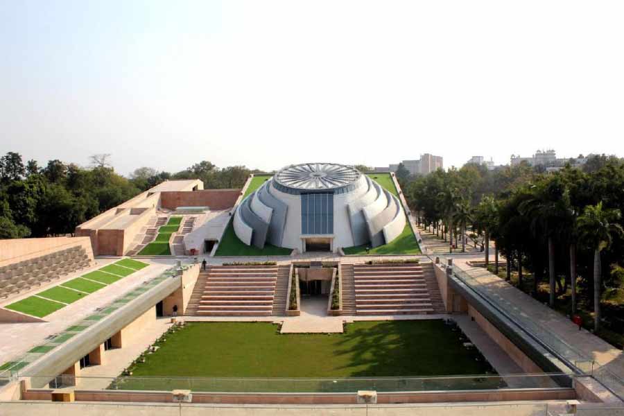 সংগ্রহালয়ে প্রদর্শগুলির মধ্যে থাকবে পুরনো নোট বাতিলের সিদ্ধান্ত, বালাকোটের আকাশপথে অভিযান বা সার্জিক্যাল স্ট্রাইকের মতো ঘটনাও। এ ছাড়া, সংবিধানের ৩৭০ অনুচ্ছেদ রদ করে জম্মু ও কাশ্মীরের বিশেষ মর্যাদা খণ্ডন করা অথবা অযোধ্যায় রামমন্দির নির্মাণের মতো মোদী সরকারের সিদ্ধান্তও এতে গুরুত্ব পেয়েছে। 