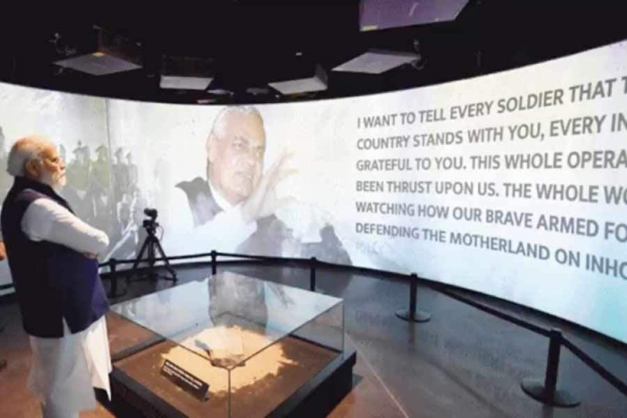 নামপ্রকাশে অনিচ্ছুক এক সরকারি আধিকারিক ‘দ্য প্রিন্ট’-কে বলেছেন, ‘‘সংগ্রহালয়ে অন্যান্য প্রধানমন্ত্রীর মতোই এখানে প্রধানমন্ত্রী মোদীর গ্যালারিটি কয়েকটি ভাগে ভাগ করা হয়েছে। মূলত সেগুলি হল, তাঁর গোড়ার জীবন, রাজনৈতিক সফর এবং প্রধানমন্ত্রী হিসাবে কার্যকাল।’’