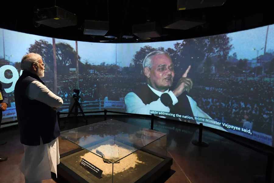 ‘দ্য প্রিন্ট’ জানিয়েছে, ‘মন কী বাত’-এর মতো রেডিয়ো অনুষ্ঠান হোক বা ‘পরীক্ষা পে চর্চা’— প্রধানমন্ত্রীর জনসংযোগ বিষয়ক দিকগুলির খুঁটিনাটিও এই সংগ্রহালয়ে রাখা হবে বলে জানিয়েছেন এক আধিকারিক। তিনি জানিয়েছেন, ‘পরীক্ষা পে চর্চা’-র মতো বিশেষ শোয়ে স্কুলপড়ুয়াদের সঙ্গে প্রধানমন্ত্রী মোদীর সরাসরি কথোপকথনকেও বিশেষ গুরুত্ব দেওয়া হয়েছে এই সংগ্রহালয়ে।