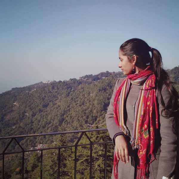 বিহারের মতো একটি রাজ্য। যেখানে গ্রামে-গঞ্জে অল্প বয়সেই মেয়েদের বিয়ে দিয়ে দেওয়া হয়। দশম পাশ করলেই যেখানে মেয়েদের বিয়ের তোড়জোড় শুরু হয়ে যায়, সেই জায়গায় দাঁড়িয়ে প্রাচীর বাবা ঠিক উল্টো পথে হেঁটেছেন। 