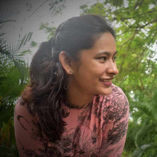 যে শহরে মেয়েদের শিক্ষার উপরে কোনও আলোকপাত করা হয় না, সেই শহর থেকেই প্রাচীকে হাত ধরে স্নাতকোত্তর করতে সুদূর পুদুচেরীতে পাঠিয়েছিলেন সেই বাবা, যাঁর জন্য প্রাচী লজ্জাবোধ করতেন। 