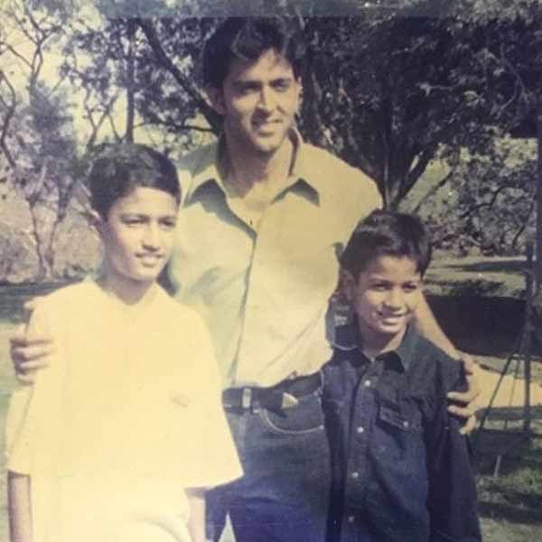 ২০০০ সালের একটি ছবি। যেখানে হৃতিকের সঙ্গে দাঁড়িয়ে ভিকি। 