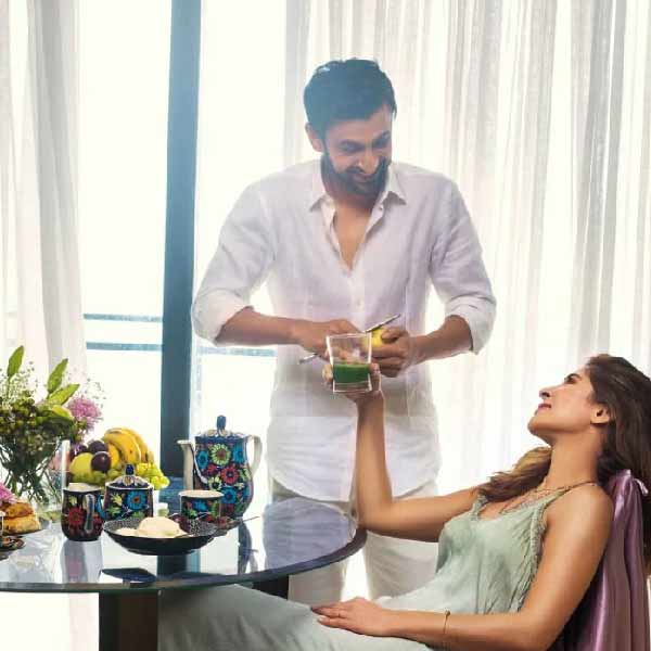 ফটোশুটের কারণে একটা গোটা দিন নাকি একসঙ্গে কাটিয়েছিলেন শোয়েব আর আয়েশা। দিনভর ফিটনেস, ক্রিকেট থেকে সিনেমা নিয়ে নাকি চলেছিল আলোচনা।